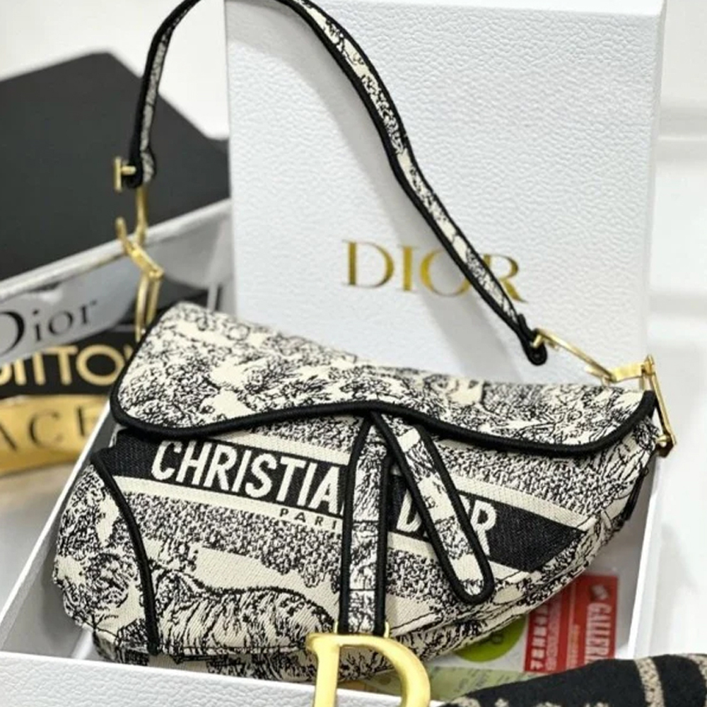 18 Dior Saddle Blue Toile de Jouy Embroidery With OG Box & Dust Bag (Blue Tiger 1035)