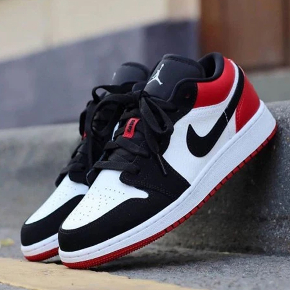 Air Jordan Retro 1 Low Black Toe