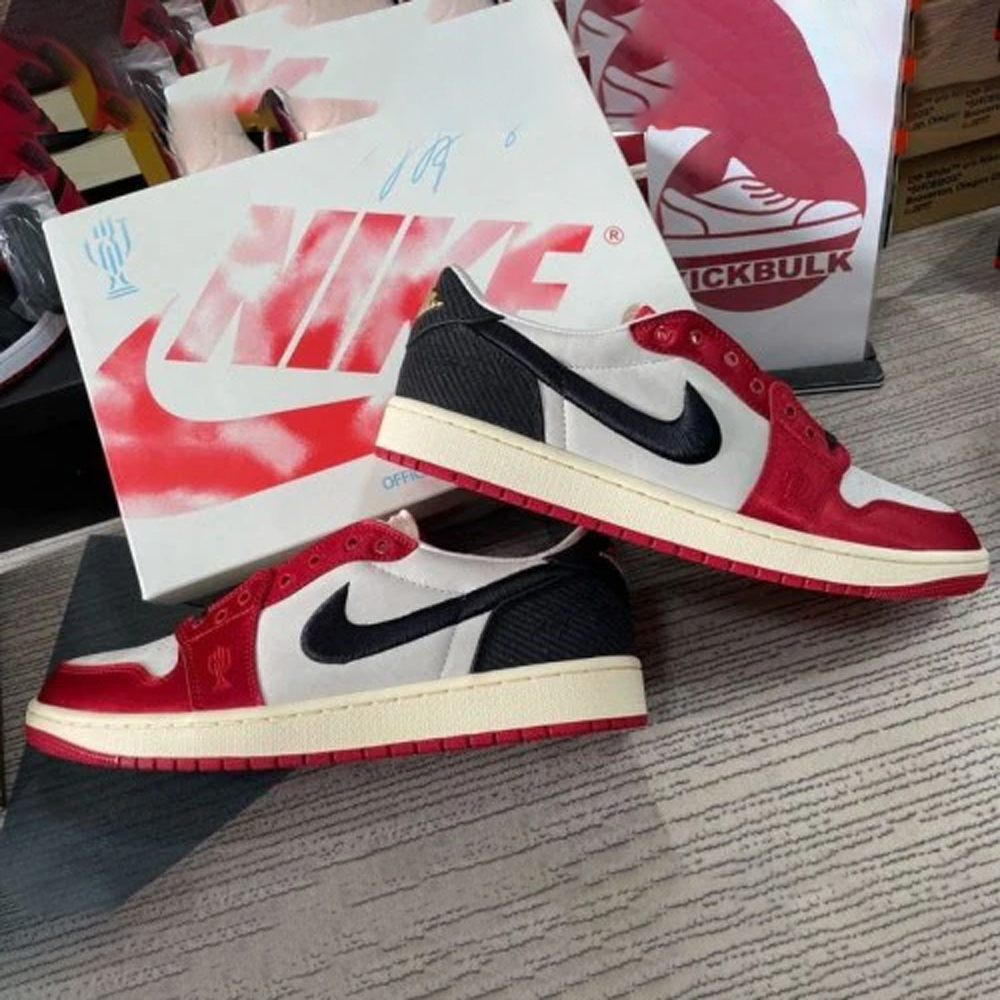 Nike Air Jordan 1 Low Trophy Room UA