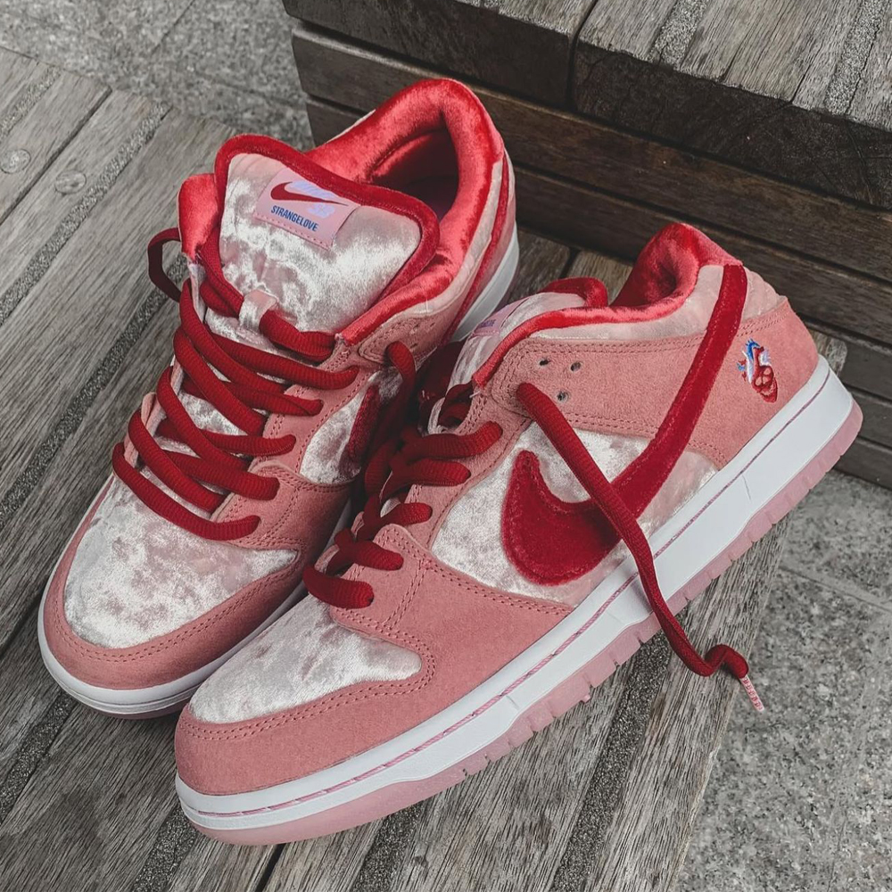 WMNS Semi UA Nike SB Dunk Low Strange
