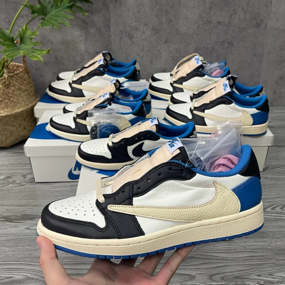 WMN semi UA Travis Scott