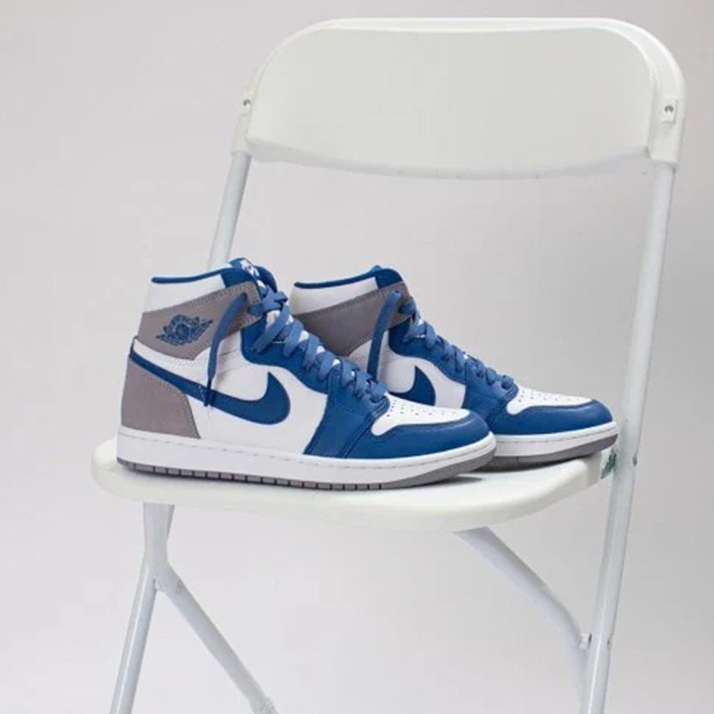 Air jordan retro 1 high TRUE BLUE