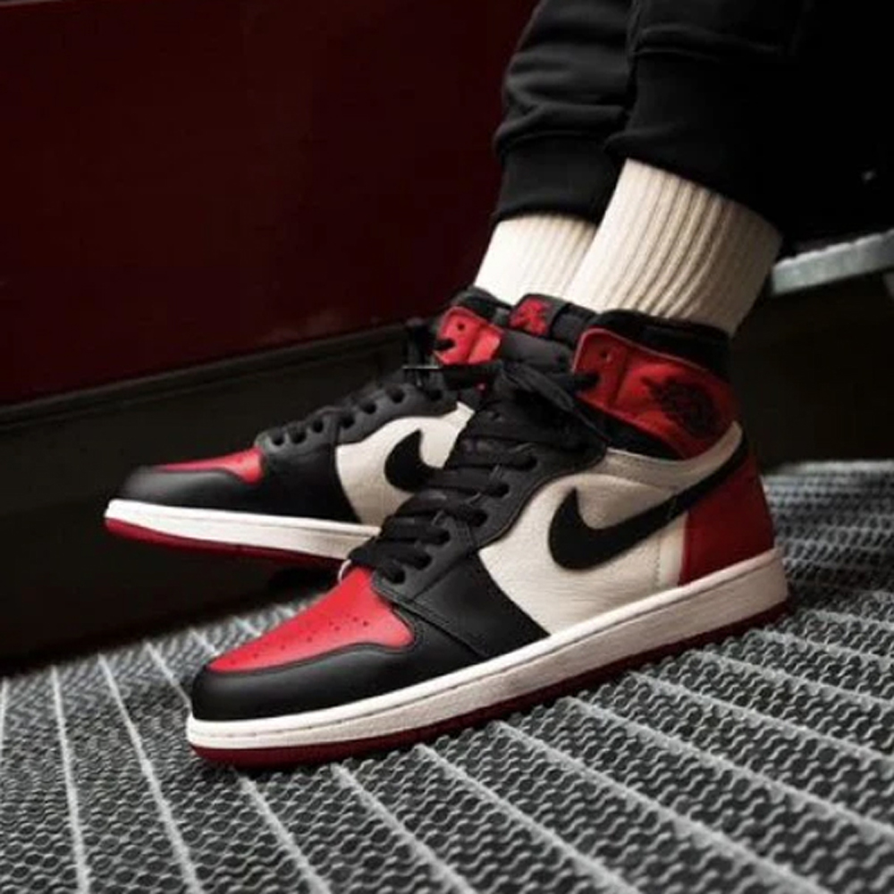 NIKE AIR JORDAN 1 HIGH OG BRED TOE