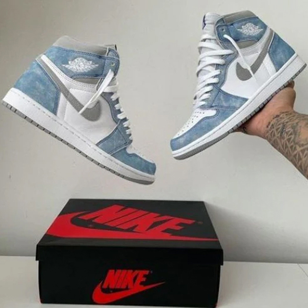 Nike Air Jordan 1 Hyper Royal