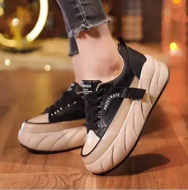 Autumn Thick Soled Sports Shoes for Women 2024 Fashion Platform Increase Sneakers Female Lace Up Casual Style Vulcanized Shoes
