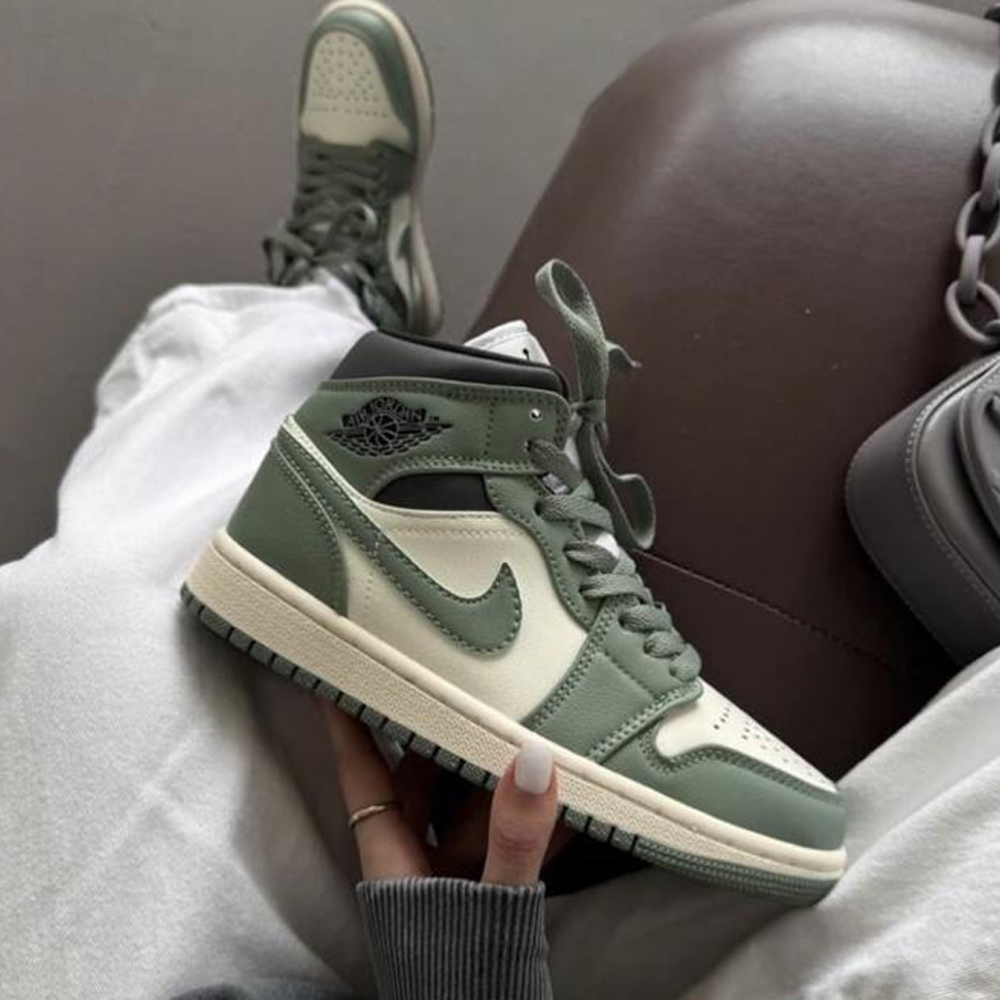 Nike Wmns Air Jordan 1 Mid Jade Smoke