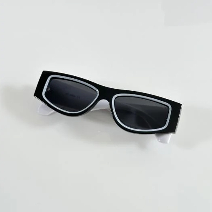 Off White 6 Black White